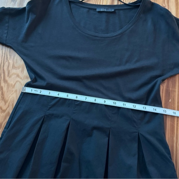 COS Pleated Cotton Scoop Neck 3/4 Sleeve Dress - Picture 8 of 9